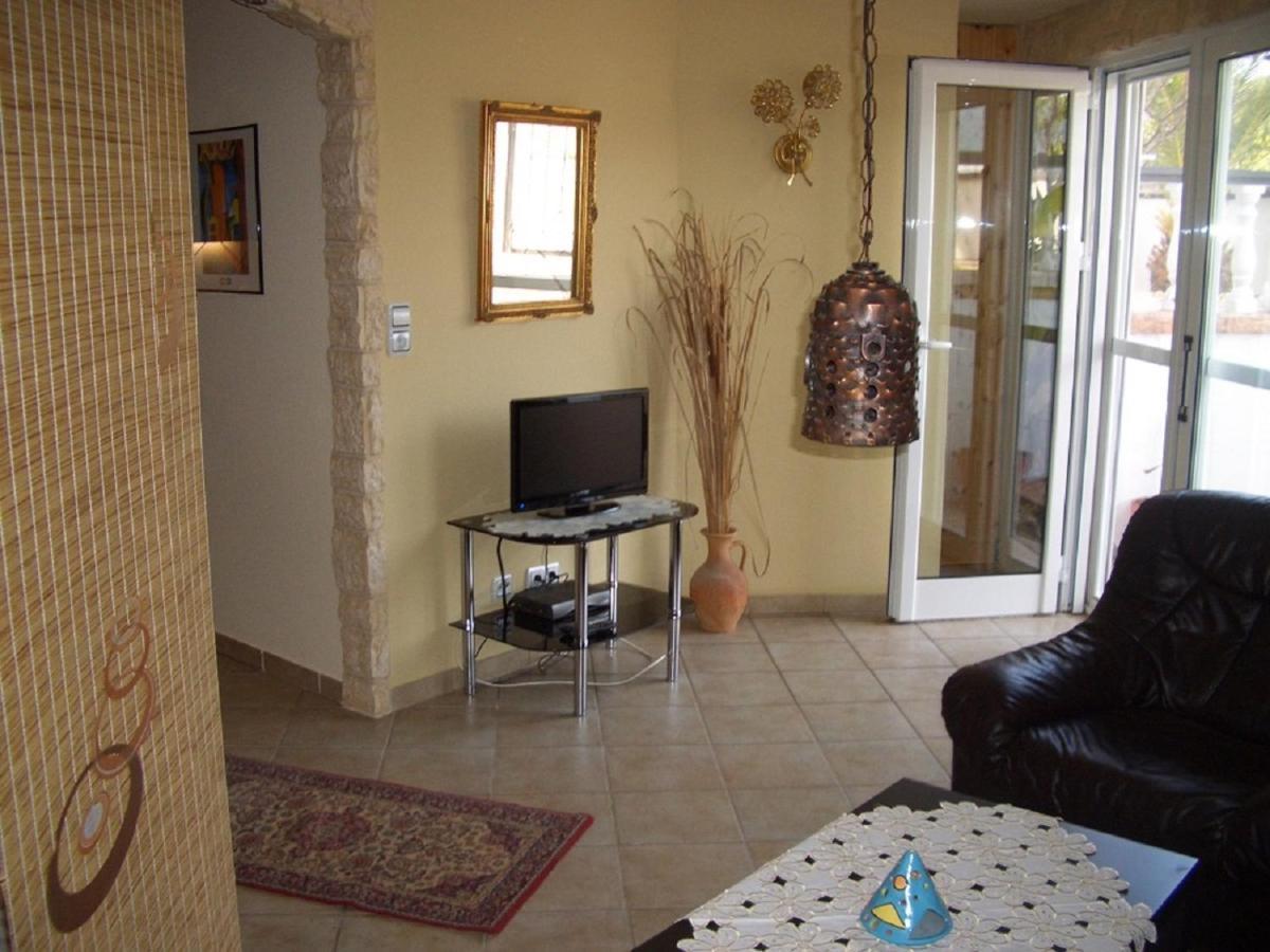Aspri Apartament