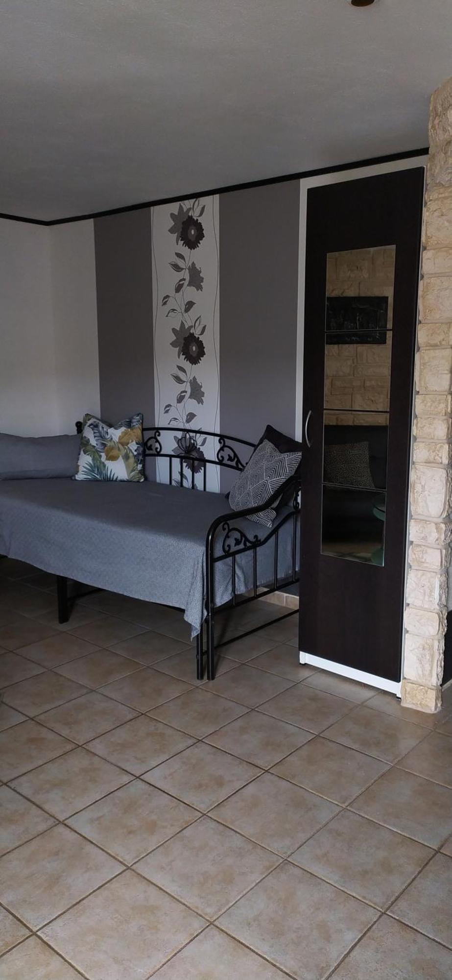 Aspri Apartament