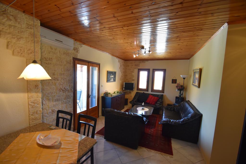 Aspri Ammoudia